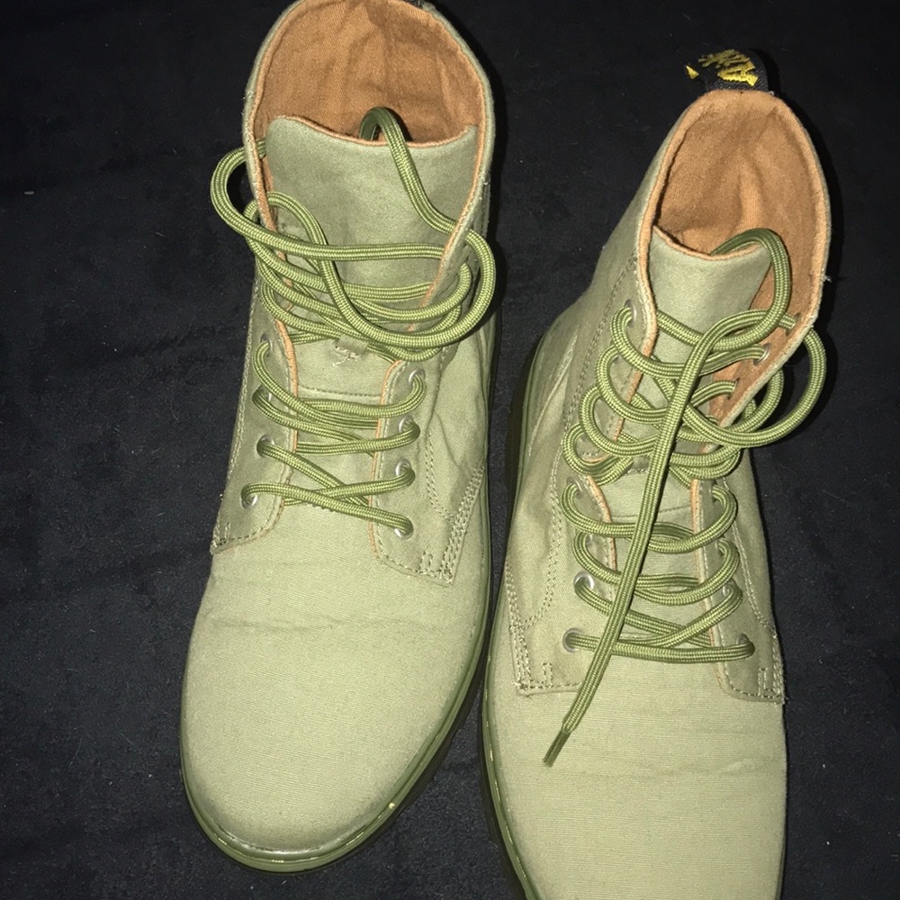 DR. MARTENS